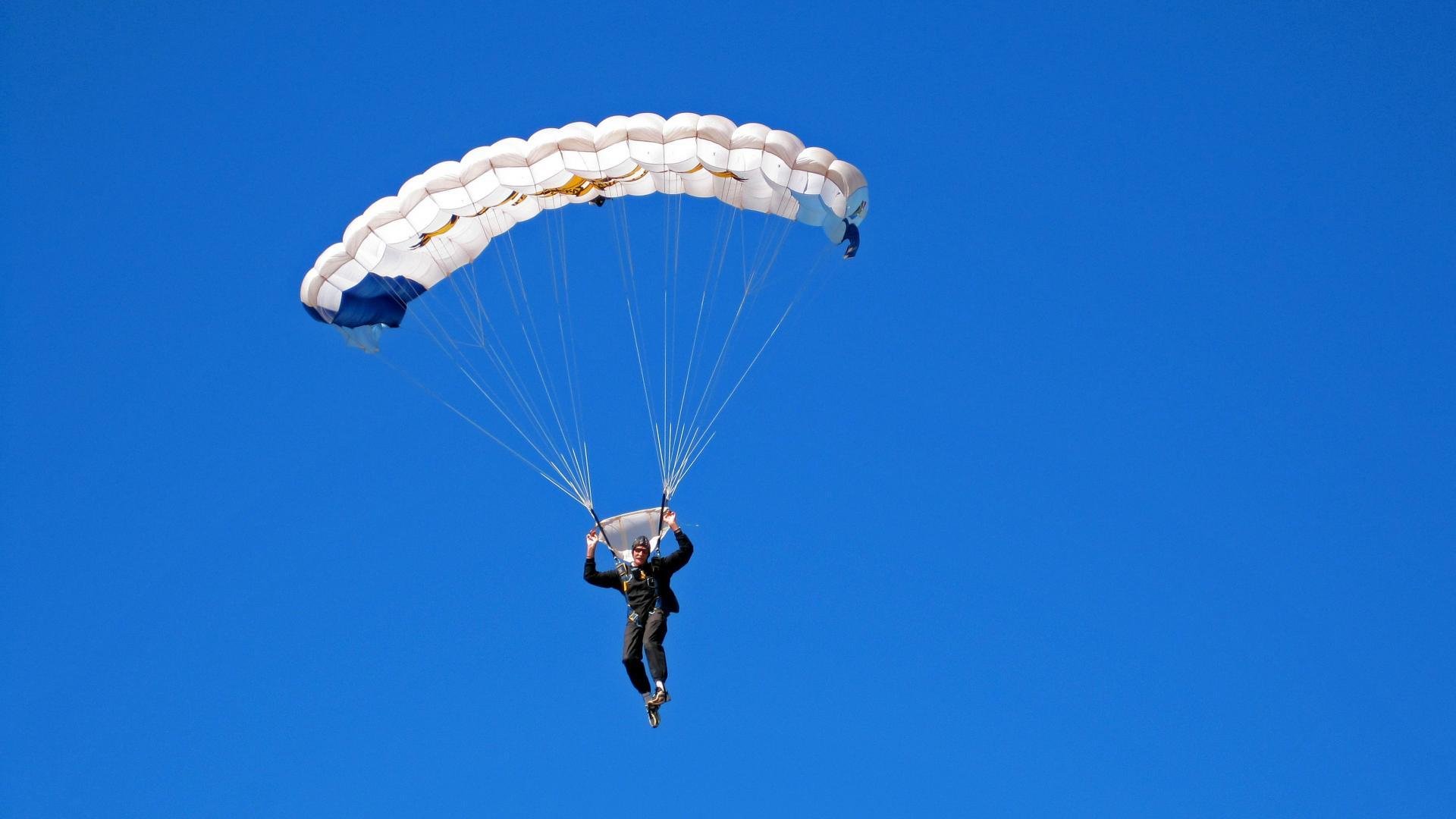 巴黎圣日耳曼再登时，夺冠一线胜利锦上添花，巴黎圣日耳曼首场比赛